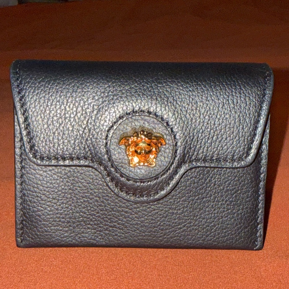 Versace Medusa Leather Card Holder / Mini Wallet – Black (Authentic)